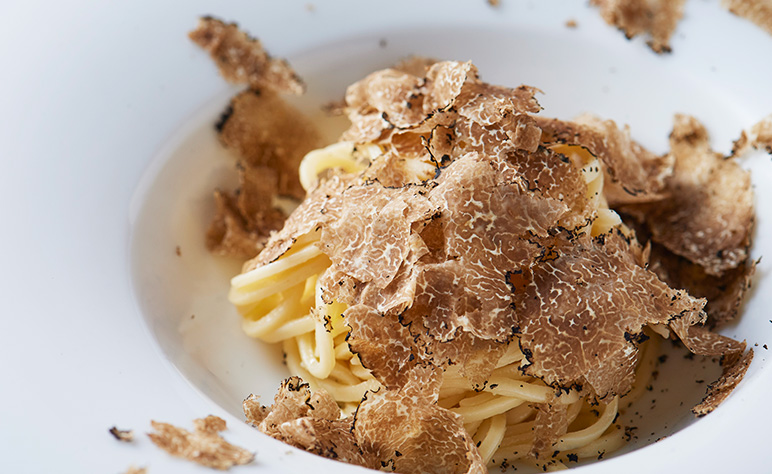 Handmade tagliolini with black truffle